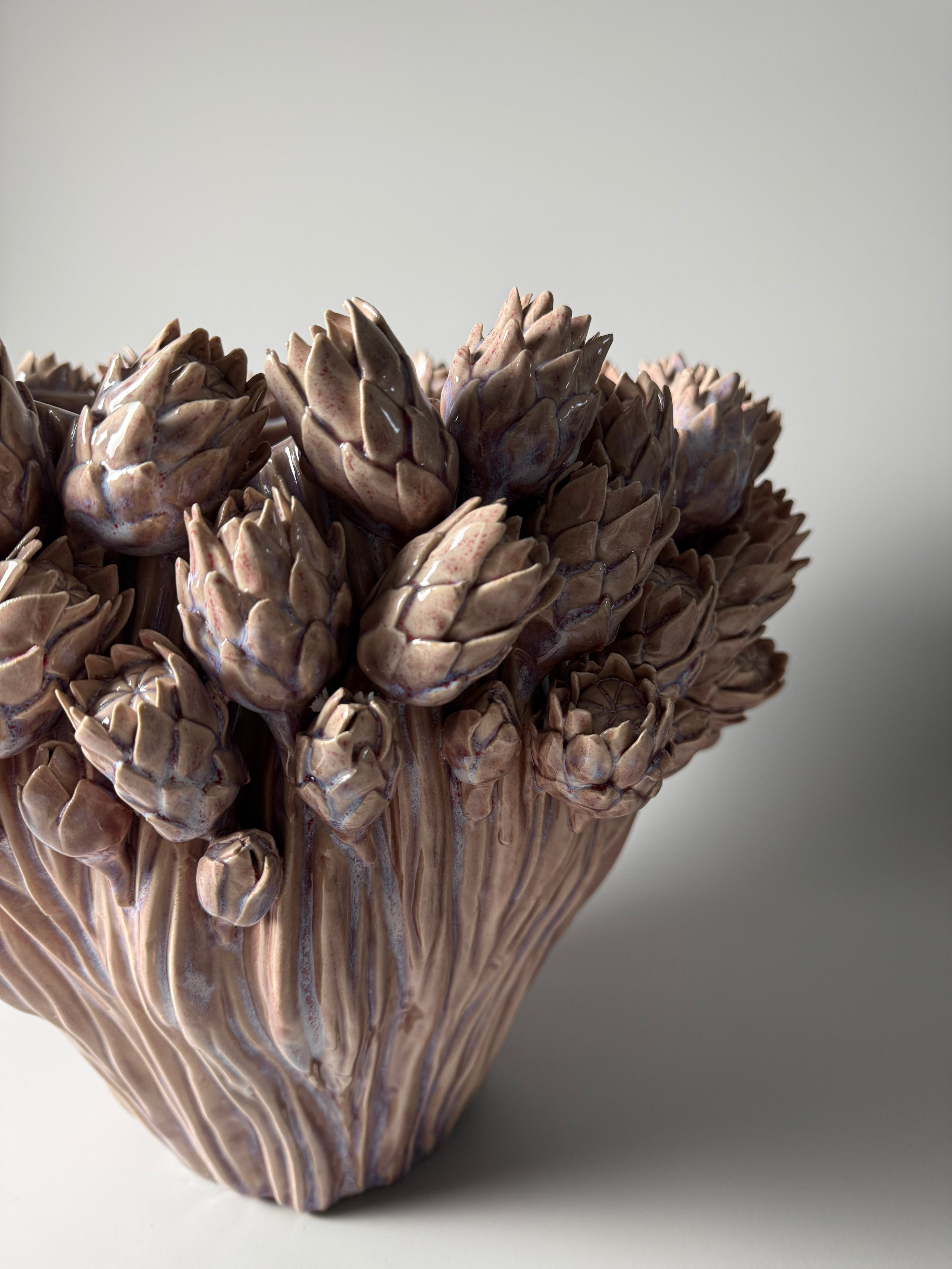 KERAMIK VASE PROTEA-ORNAMENT, ROSA, H 33,5 CM