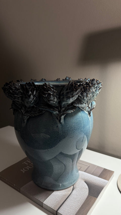 KERAMIK VASE PROTEA-ORNAMENT, BLAU-BRAUN, H 29 CM